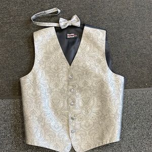 Brandon Micheal Silver Paisley Vest and Bow Tie size medium